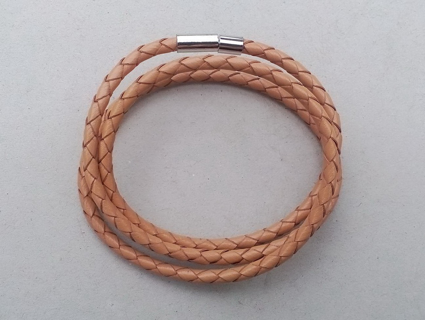 KOŽENÝ NÁRAMOK PLETENÝ